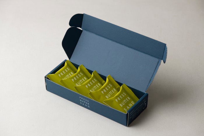 バターサンド<宇治抹茶>:5個入り ¥1,150、9個入り ¥2,070/画像提供:BAKE