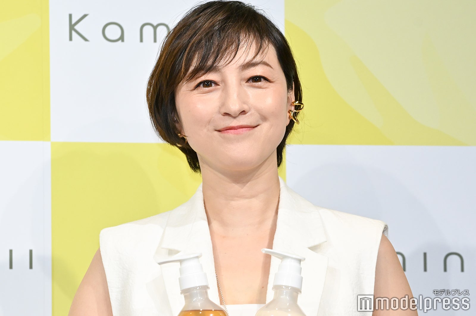 画像11/13) 広末涼子、ほっそり二の腕際立つノースリーブ姿で