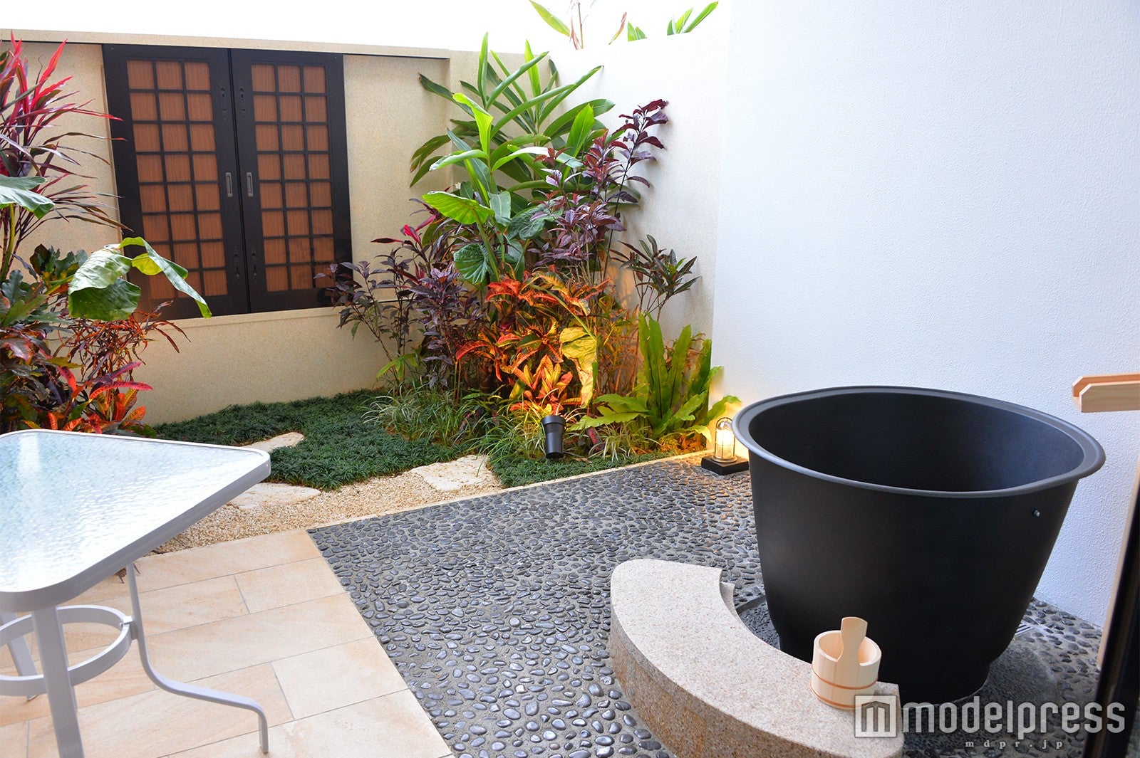 ラナイツイン（C）モデルプレス