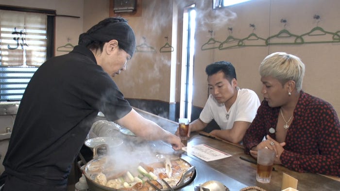 「CrazyBoy&CRAZY四角形『くれいじぃ散歩~大阪・花くじら編~』」より(画像提供:LDH JAPAN)