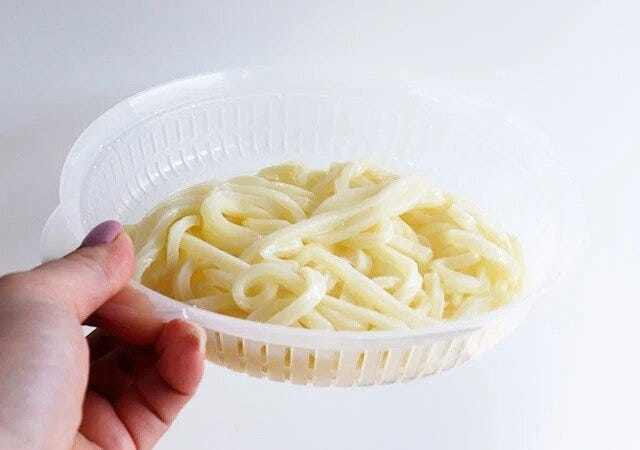 ダイソー　電子レンジ調理器（冷凍うどん用）　うどんの湯切り