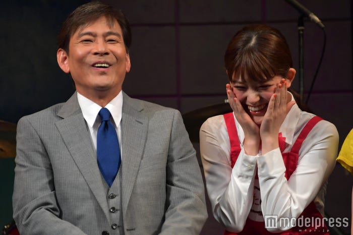 内場勝則、松村沙友理(C)モデルプレス