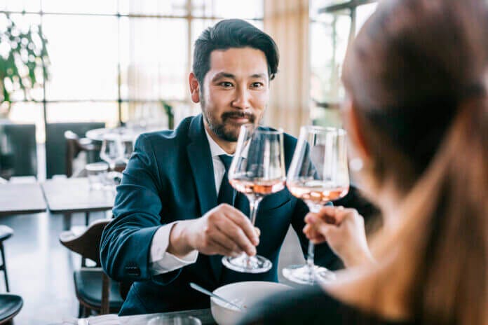 異性と話す機会を増やす