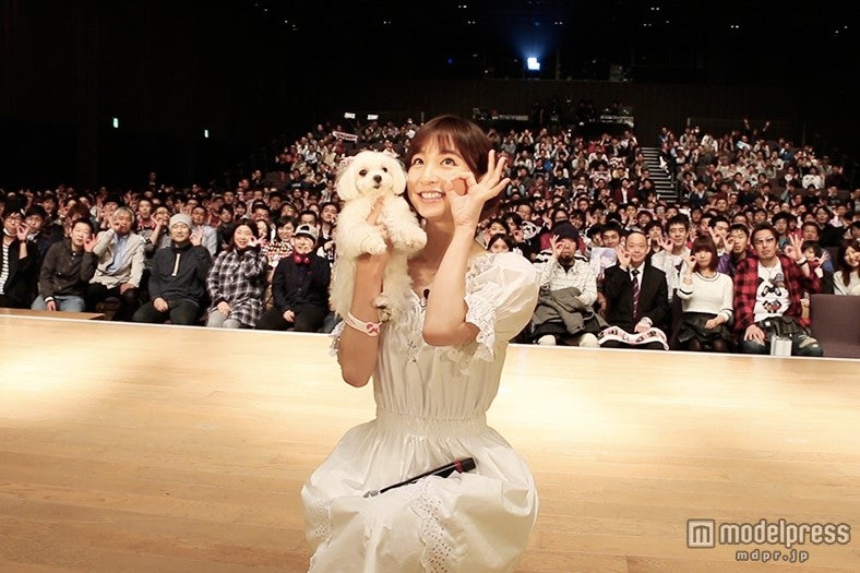 篠田麻里子、AKB48卒業後初のソロイベントで“涙サプライズ”【モデルプレス】