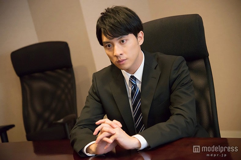 渡部秀（C）2015『SHUKATSU』面接委員会