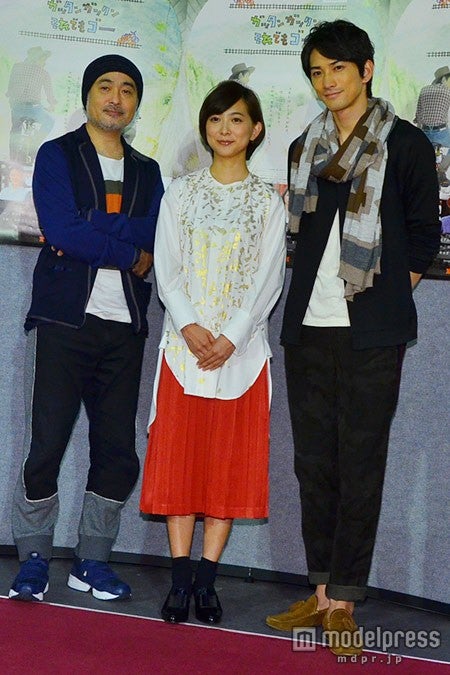 （左から）松尾スズキ、谷村美月、町田啓太