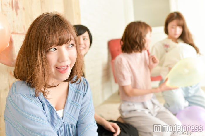 京佳 /後ろのゆうみん…?(C)モデルプレス