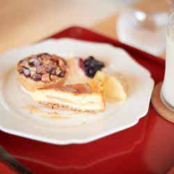 小豆のタルトやチーズケーキなどの手作りスイーツもある/提供画像