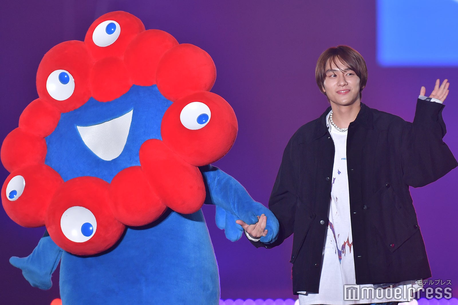 ミャクミャク、山下幸輝（C）モデルプレス