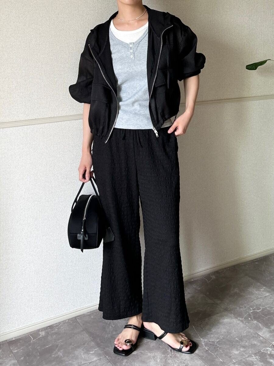 GU　シャーリングアンクルパンツ　パーカー合わせカジュアルコーデ