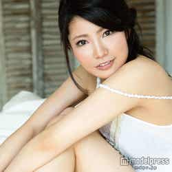 倉持明日香ソロデビューCDジャケット(フライデー)