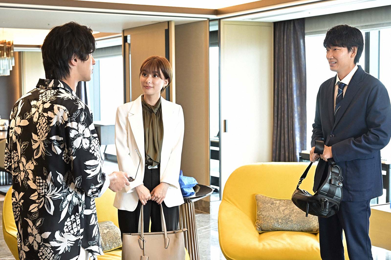 横浜流星、芳根京子、綾野剛／「オールドルーキー」第1話より（C）TBS