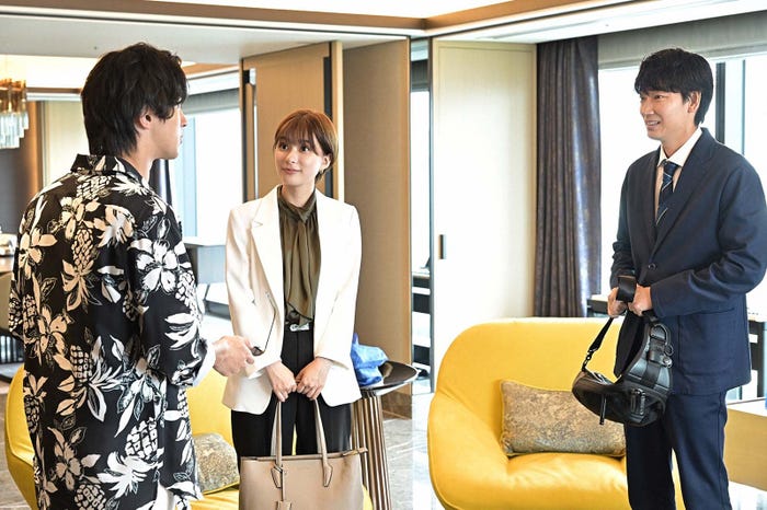 横浜流星、芳根京子、綾野剛/「オールドルーキー」第1話より(C)TBS