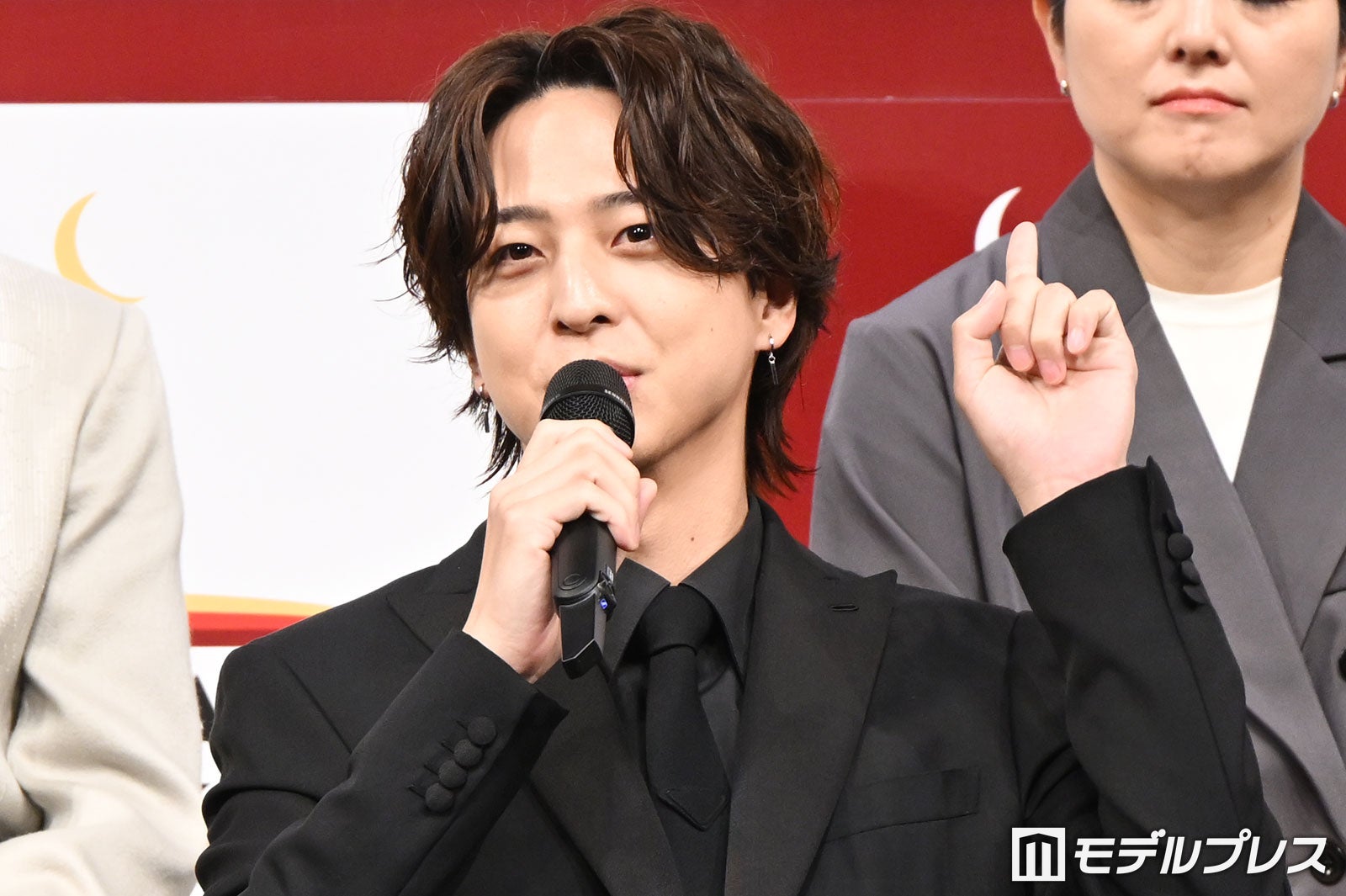 楽屋が舞台袖に繋がっている設計に感謝する寺西拓人（C）モデルプレス