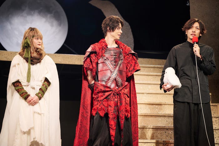 田中珠里、宇野結也、久保田悠来(C)田村由美/小学館(C)2022舞台「BASARA」製作委員会