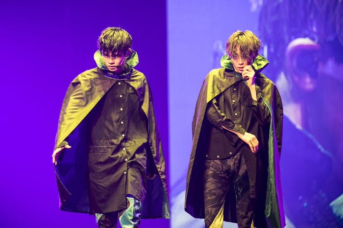 カイ、タクヤ/日本武道館公演より(写真提供:スターダストレコーズ)