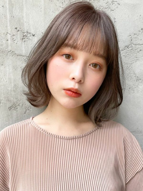 段で作る人気のレイヤーショートボブ集 小顔を叶える魅力的なおしゃれヘアって モデルプレス