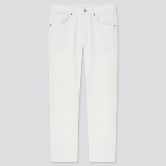 白のテーパードパンツ