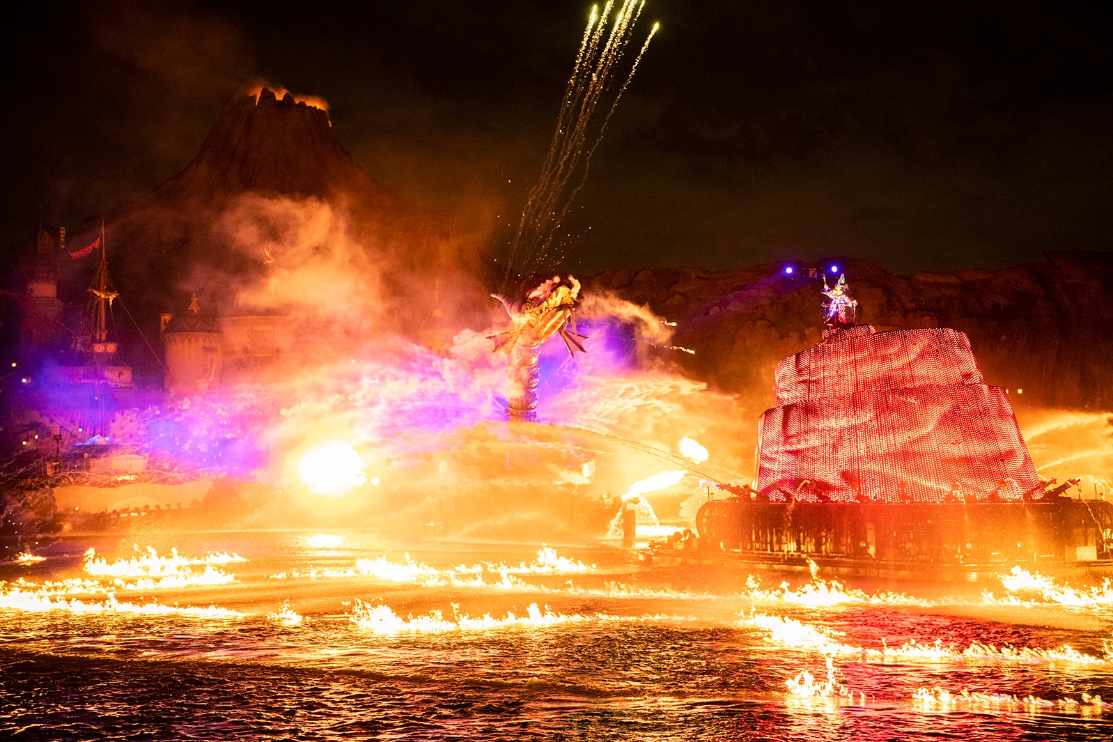 「ファンタズミック！」（C）Disney