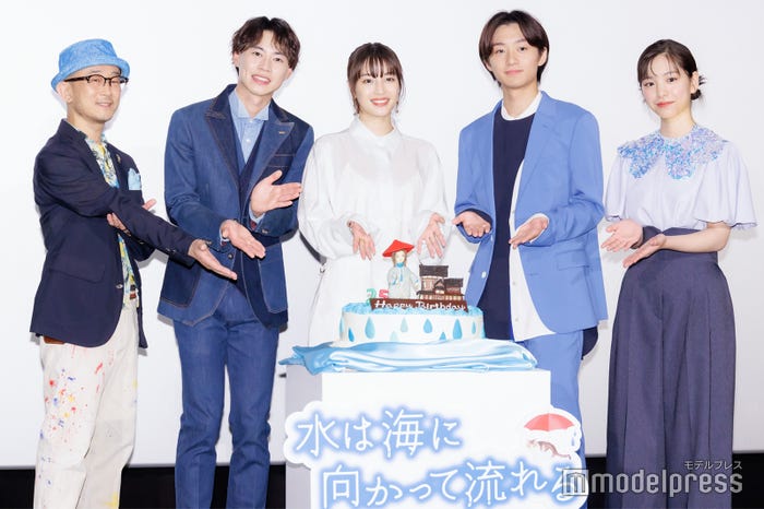 (左から)前田哲監督、戸塚純貴、広瀬すず、大西利空、當真あみ(C)モデルプレス