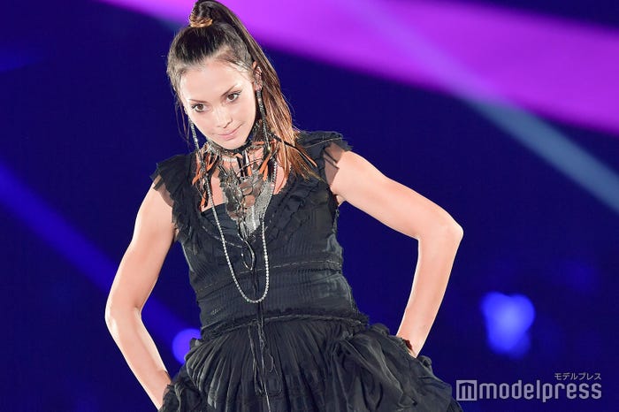 土屋アンナ