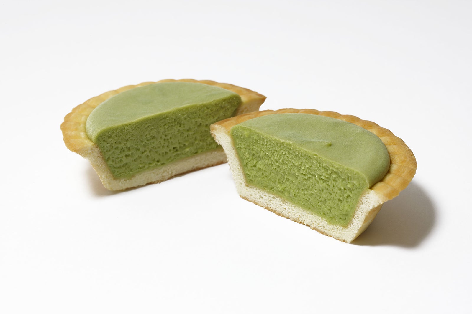 シェリエドルチェ 抹茶の濃厚チーズタルト（5月10日発売）￥147（税別）／画像提供：サークルKサンクス