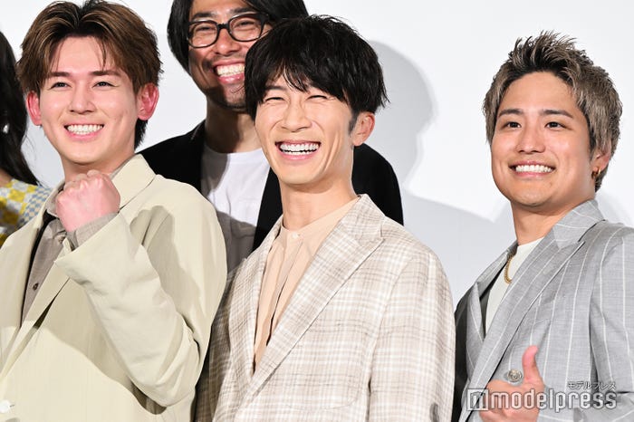 1週間ほど「朝チャー」で過ごしている小瀧望、心霊動画を観ないと寝れない体になった濱田崇裕、飲食店の新規開拓にハマっている桐山照史(C)モデルプレス