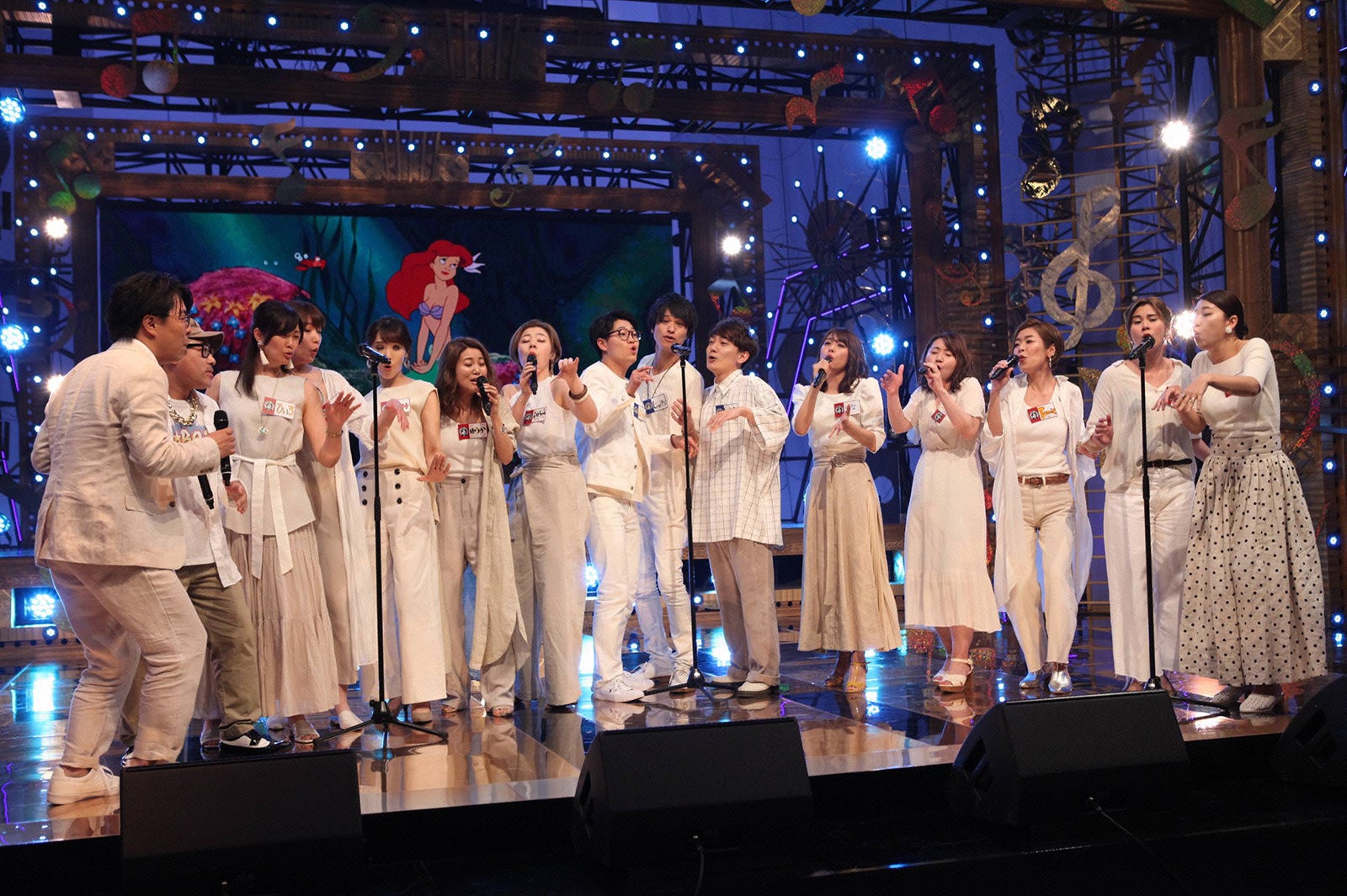 ディズニーソングを歌う出場者たち （C）フジテレビ