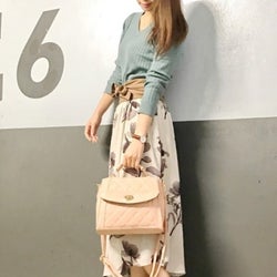 黒だけに頼らない♡ ベージュのブーツ&パンプスの合わせ方