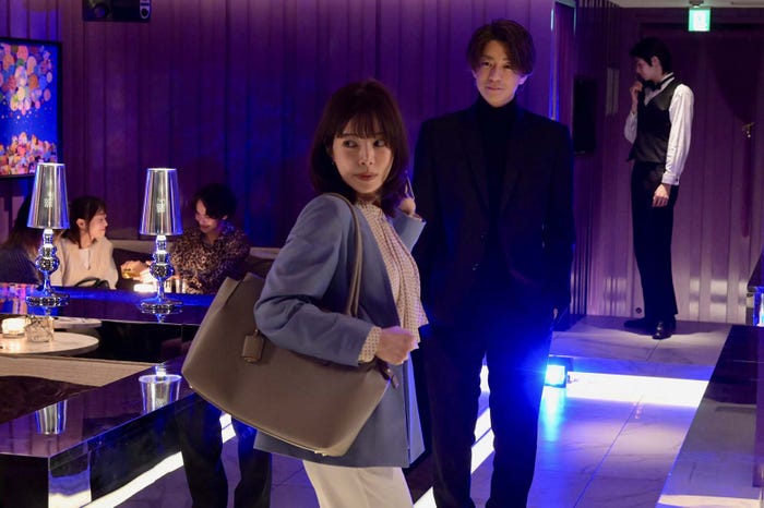 桜井ユキ、三浦翔平「ホスト相続しちゃいました」第1話より(C)カンテレ