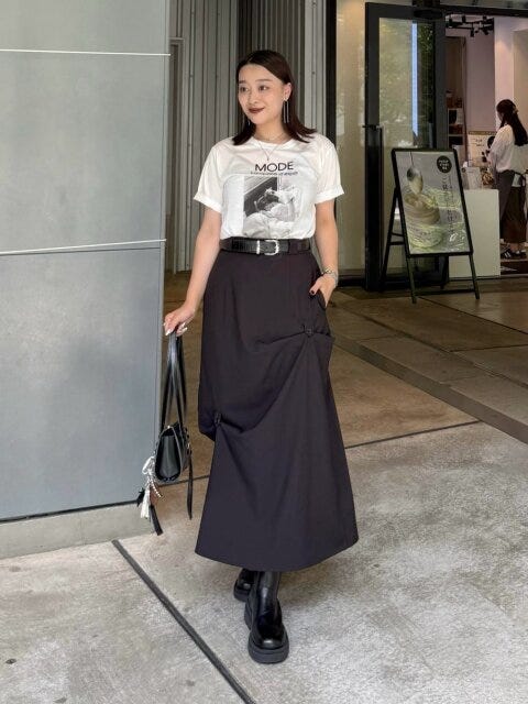 2025夏女性おすすめモノトーンカジュアル