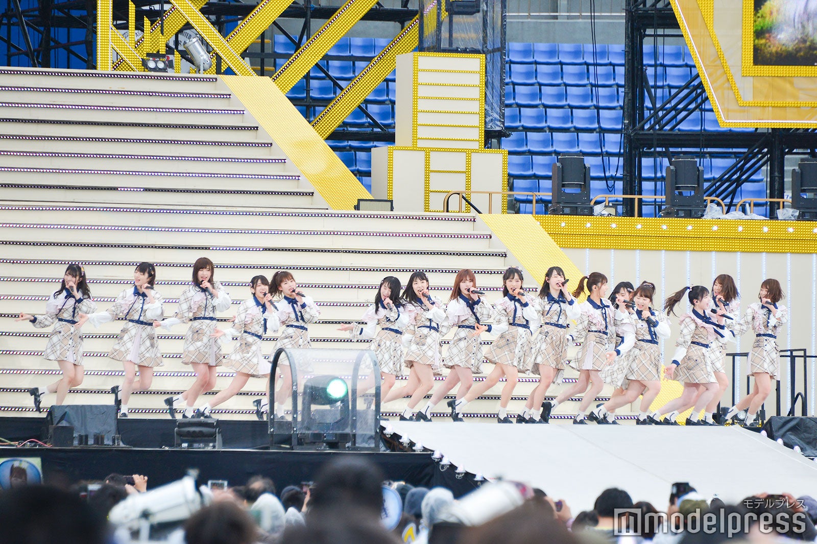 チーム8「AKB48グループ春のLIVEフェスin横浜スタジアム」（C）モデルプレス