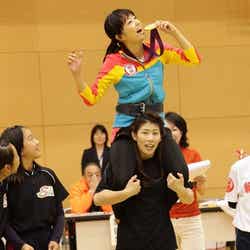 井上真央(上)と吉田沙保里選手(下)