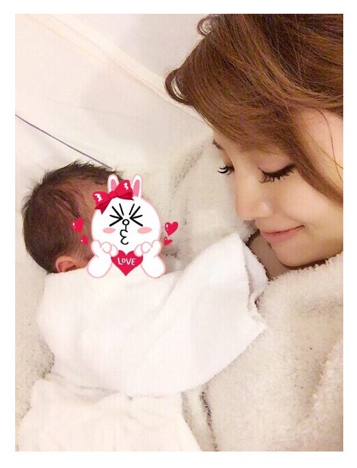 第1子男児とともに写る武藤静香/オフィシャルブログ(Ameba)より