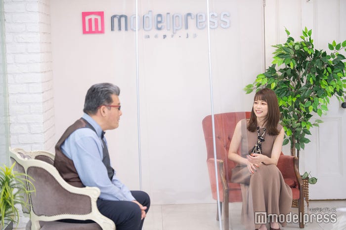 軽部真一アナウンサー、鈴木唯アナウンサー (C)モデルプレス