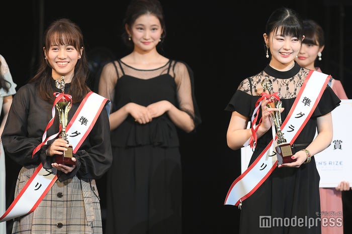 日本一の新入生を決めるミスコン「FRESH CAMPUS CONTEST 2018」準グランプリ・山中陽菜さん、岡町綾乃さん(C)モデルプレス