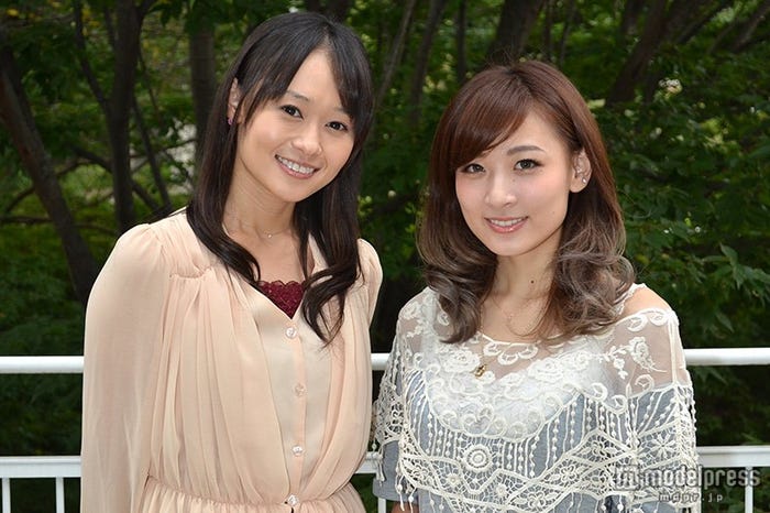 (左から)柳野玲子、AKANE