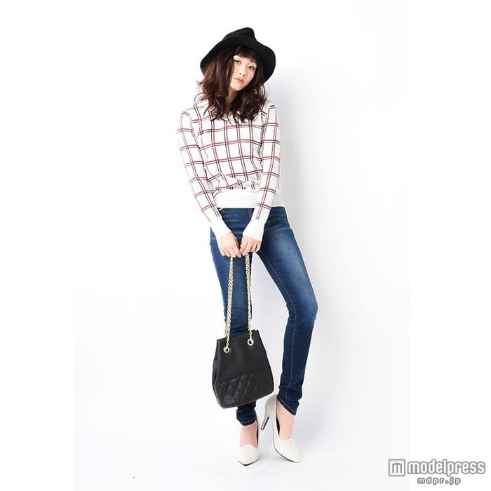 「ニット トップス Vネック チェック」1,098円(税込)/Photo by GALSTAR