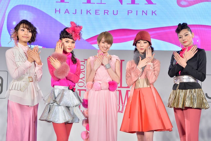 南明奈 トレンドネイルでキュートに魅了 ピンク全開 ウォーキング モデルプレス 南明奈 トレンドネイルでキュートに魅了 ピンク全開 ウォーキング モデルプレス