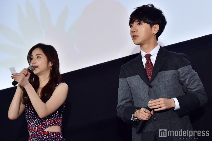 佐々木希、イェソン (C)モデルプレス