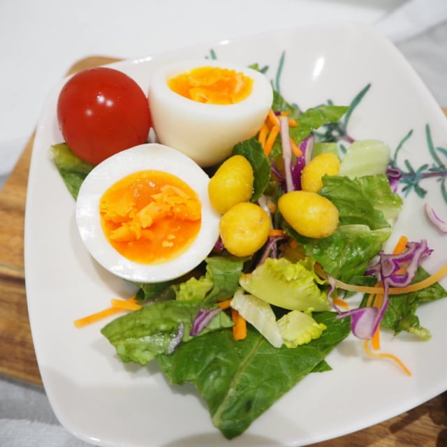 カルディ揚げぎんなんはサラダのトッピングにも