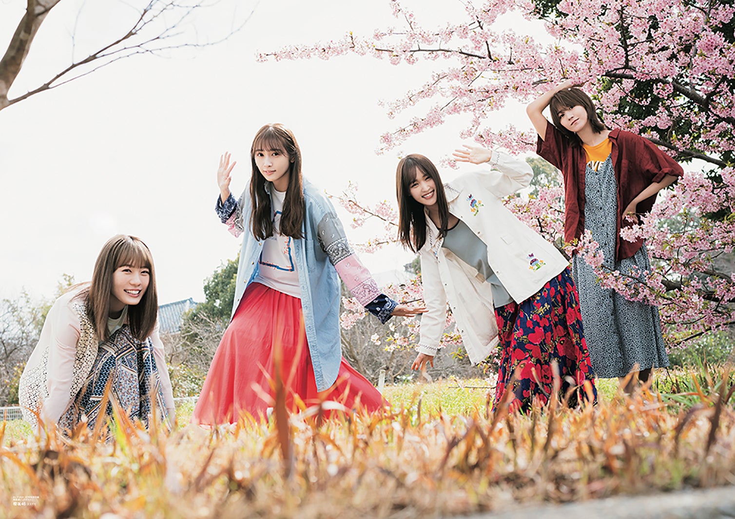 「B.L.T.2021年5月号」別冊付録両面超ビッグポスター：（左から）小池美波、渡辺梨加、菅井友香、土生瑞穂（提供写真）
