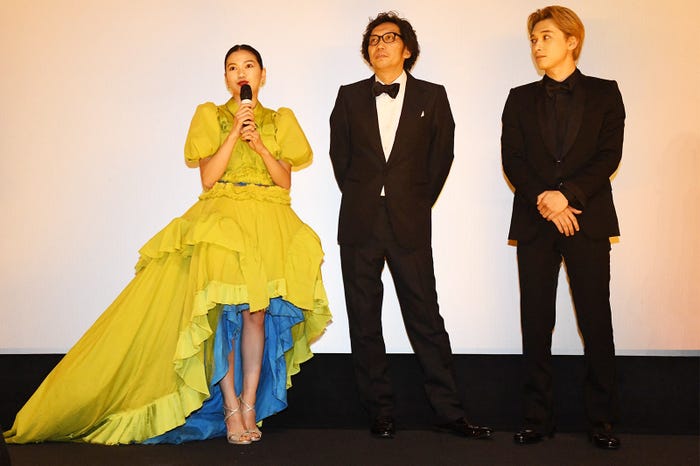 (左から)二階堂ふみ、行定勲監督、吉沢亮(提供写真)