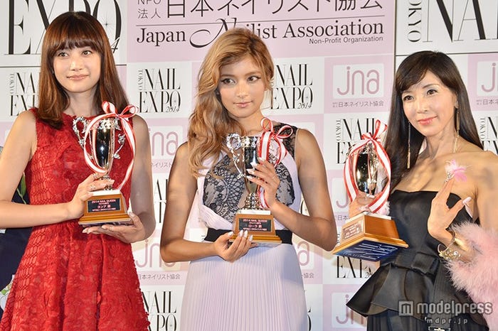 【左から】ヨンア、ローラ、川島なお美