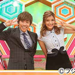 クイズ番組「クイズ30～団結せよ！～」のMCを務める（左から）田村淳、ローラ