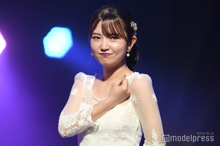 松本華さん、ステージ上で「心臓を捧げよ!」(C)モデルプレス