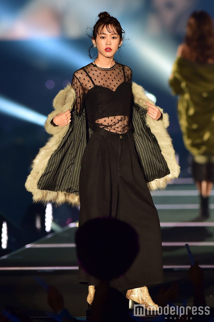 桐谷美玲 お腹チラ見せ透けコーデでsexyオーラ ファッションショーのトリ飾る Tgc北九州16 モデルプレス 桐谷美玲 お腹チラ見せ透けコーデでsexyオーラ ファッションショーのトリ飾る Tgc北九州16 モデルプレス