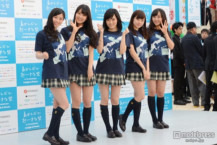 NMB48(左より)上西恵、白間美瑠、山本彩、渡辺美優紀、薮下柊