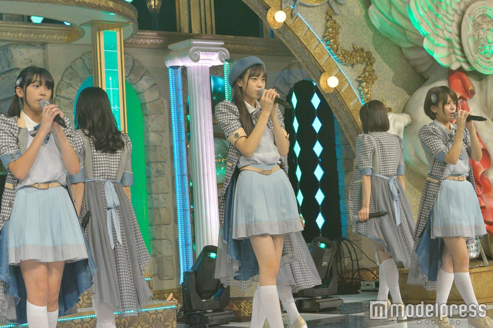 （左から）大石夏摘、阿部菜々実、吉崎綾 （C）モデルプレス