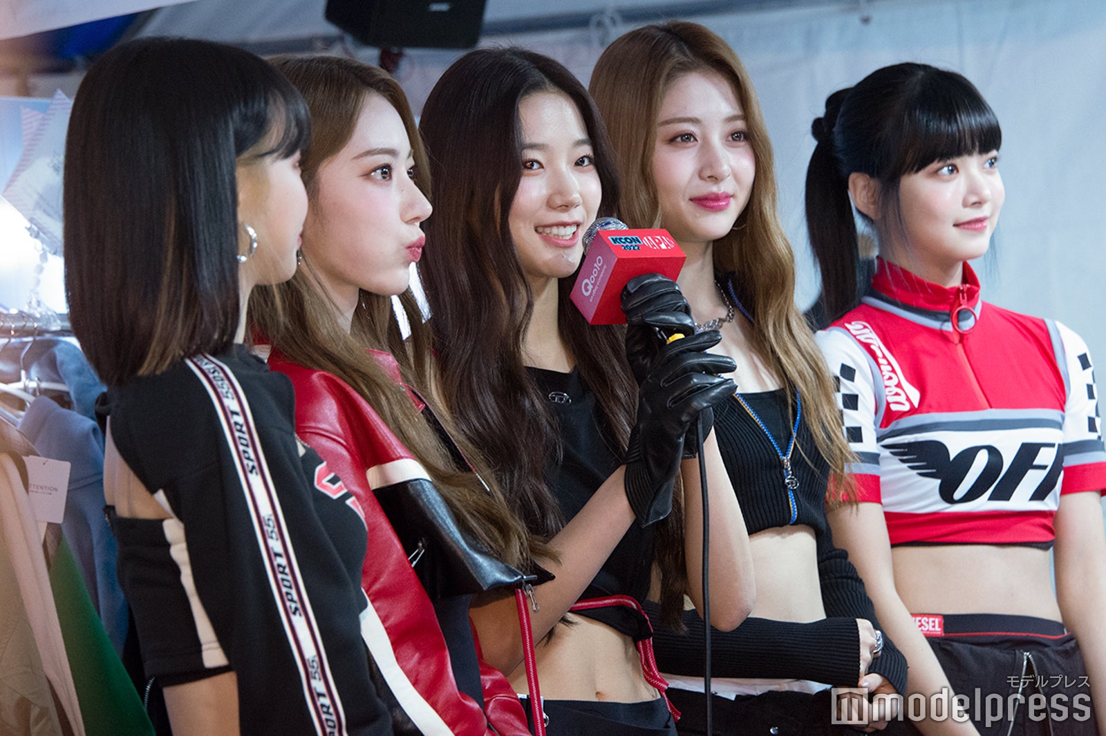 LE SSERAFIM／キム・チェウォン、宮脇咲良、カズハ、ホ・ユンジン、ホン・ウンチェ（C）モデルプレス